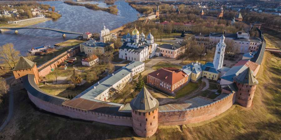 Панорама кремля в Великом Новгороде. Фото: Александр Медведков / Shutterstock